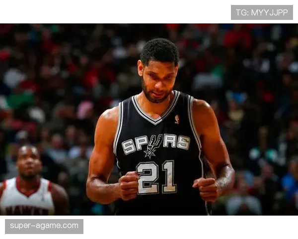 蒂姆·邓肯低位单打效率远超内线均值，主导马刺内线攻防体系