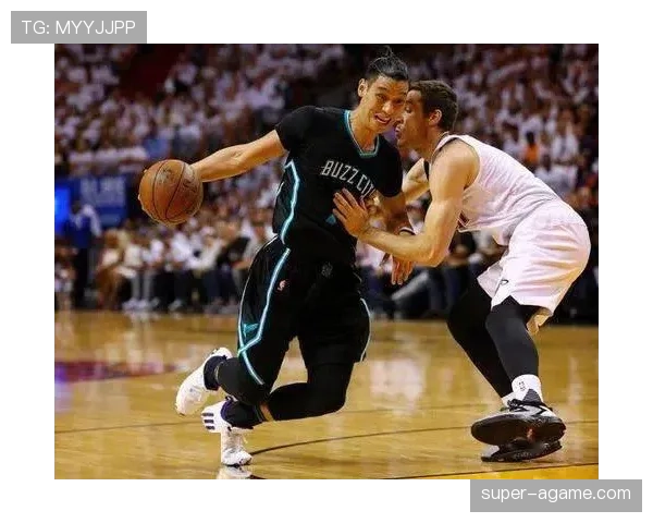 为什么“两次运球”被判定为违例？详细解析规则及判罚